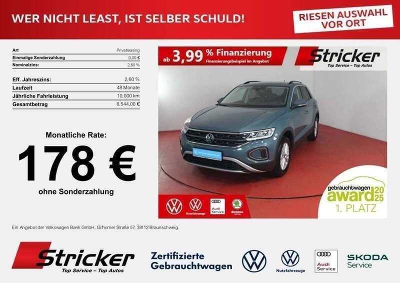 Blau (petroleum blue metallic) Gebraucht 2024 VW T-Roc Life SUV | 21.745 € (Guter Preis) - Bild 1/4