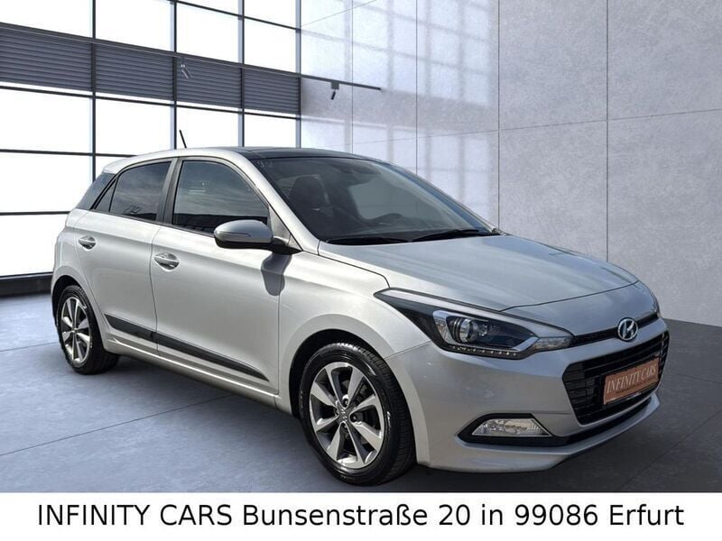 Silver metallic Gebraucht 2018 Hyundai i20 YES! Limousine | 9.200 € (Fairer Preis) - Bild 1/4