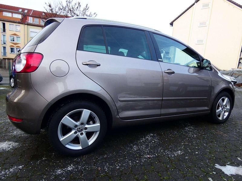 Gebraucht VW Golf VII Style 105 PS (77 kW) 2012 Kaschmirbraun metallic Kleinwagen