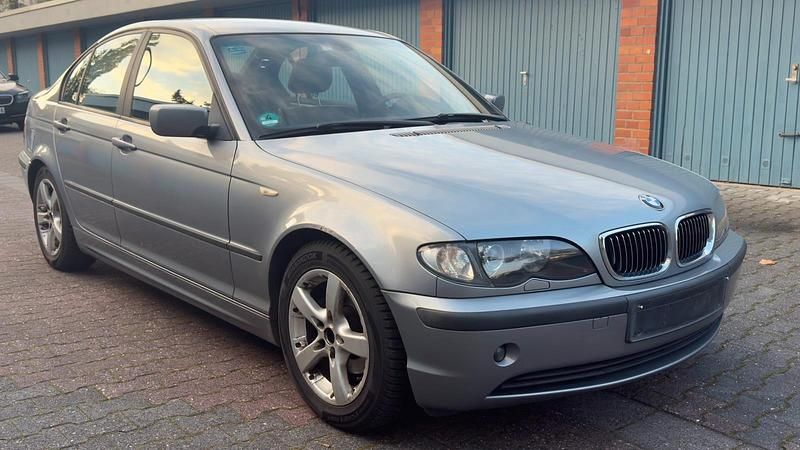 Grau Gebraucht 2003 BMW 318 M Sport Limousine | 1.800 € (Guter Preis) - Bild 1/4