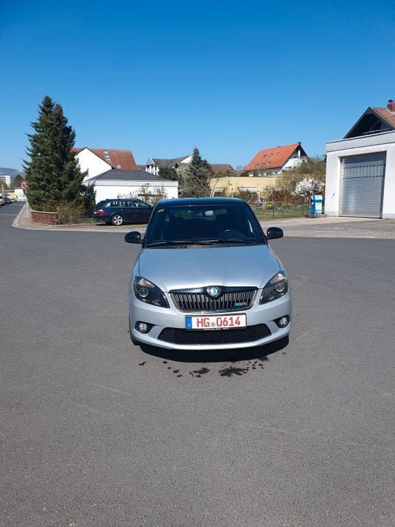 Grau Gebraucht 2012 Skoda Fabia RS Limousine | 8.150 € (Fairer Preis) - Bild 1/4