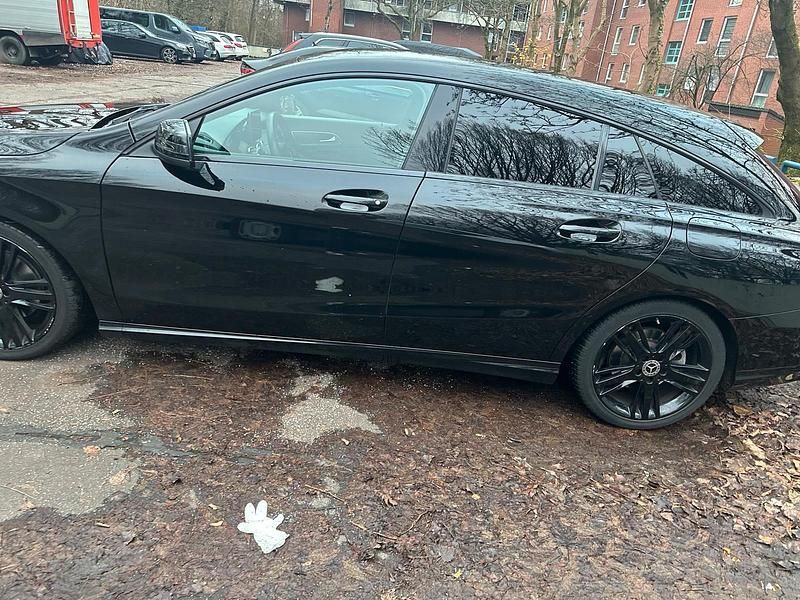 Gebraucht Mercedes CLA200 Shooting Brake 156 PS (114 kW) 2017 Schwarz Kombi