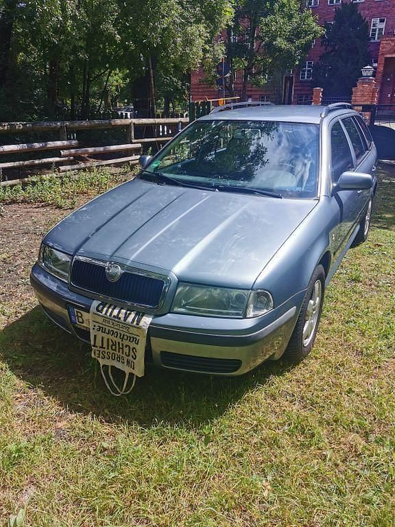 Silber Gebraucht 2002 Skoda Octavia Ambiente Kombi | 2.200 € - Bild 1/4