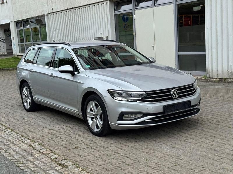 Silber Gebraucht 2019 VW Passat Business Limousine | 10.499 € (Guter Preis) - Bild 1/4