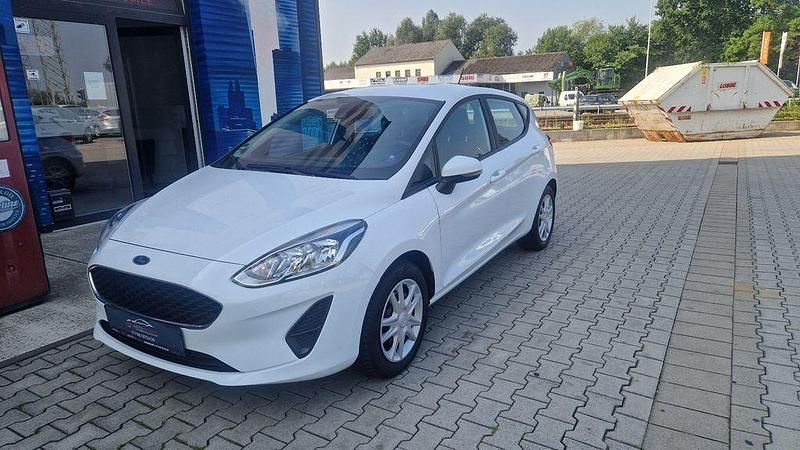 Weiß Gebraucht 2018 Ford Fiesta Kleinwagen | 8.299 € (Fairer Preis) - Bild 1/4