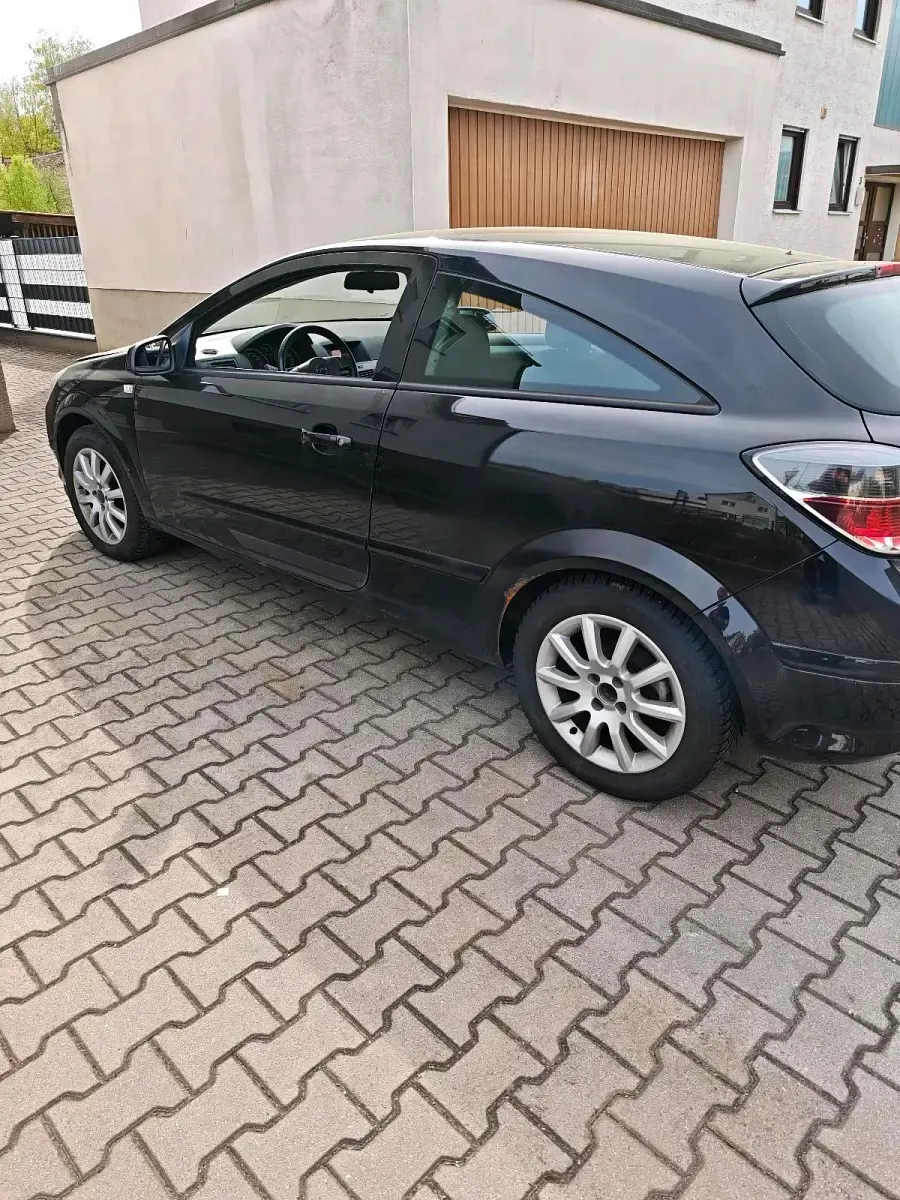 Gebraucht Opel Astra GTC 105 PS (77 kW) 2008 Schwarz Coupé