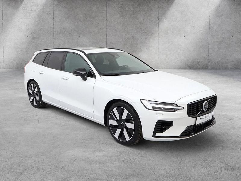 Gebraucht Volvo V60 Plus 398 PS (292 kW) 2025 Weiß Kombi