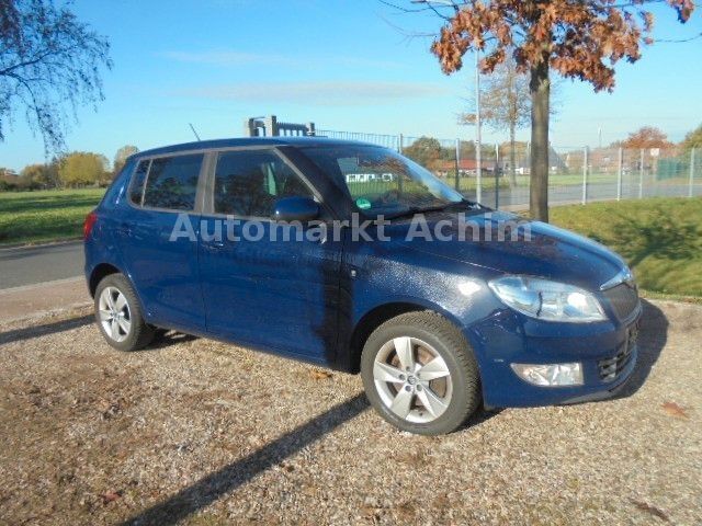 Blau Gebraucht 2014 Skoda Fabia Fresh Limousine | 6.250 € (Fairer Preis) - Bild 1/4