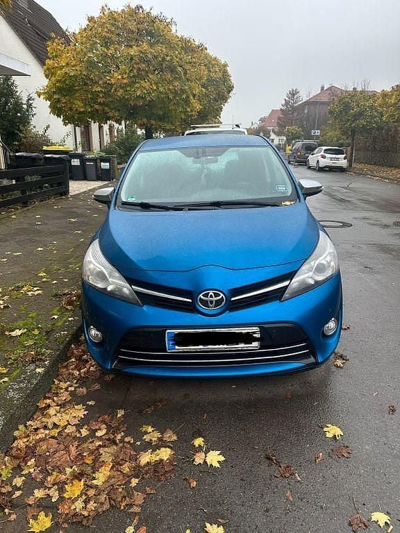 Gebraucht Toyota Verso Executive 177 PS (130 kW) 2013 Blau Van / Kleinbus