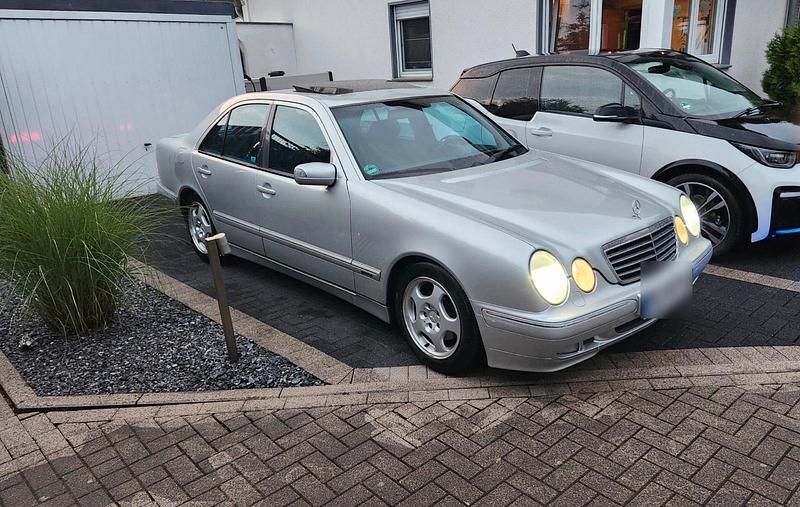 Gebraucht Mercedes E200 136 PS (100 kW) 2000 Silber Limousine