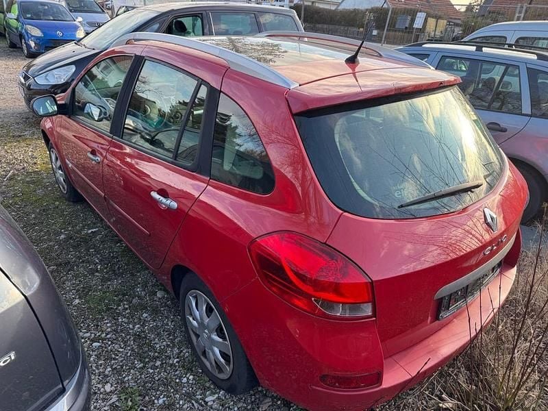 Gebraucht Renault Clio II Dynamique 101 PS (74 kW) 2009 Rot Limousine