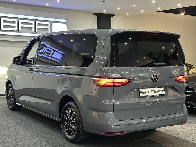 Gebraucht VW Multivan 150 PS (110 kW) 2024 Pure grey Van