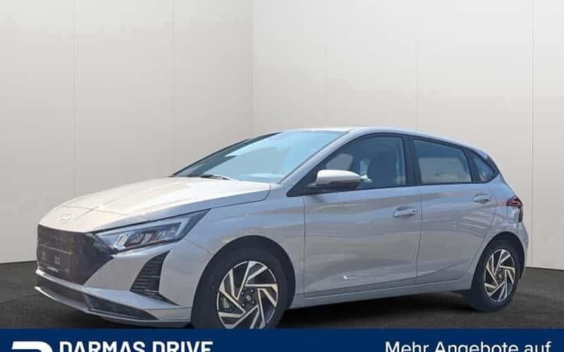 Grau Gebraucht 2025 Hyundai i20 Trend Limousine | 21.990 € (Teuer) - Bild 1/4