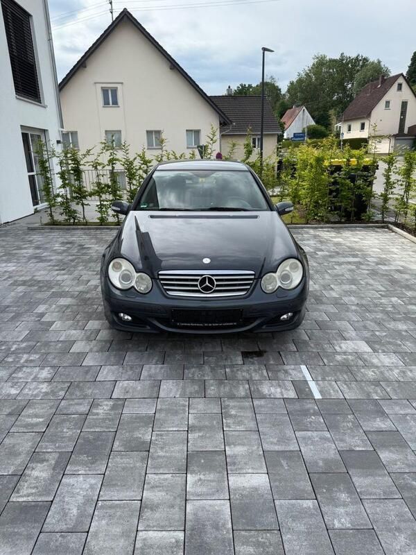 Grau Gebraucht 2006 Mercedes C220 Classic Coupé | 1.999 € (Guter Preis) - Bild 1/4