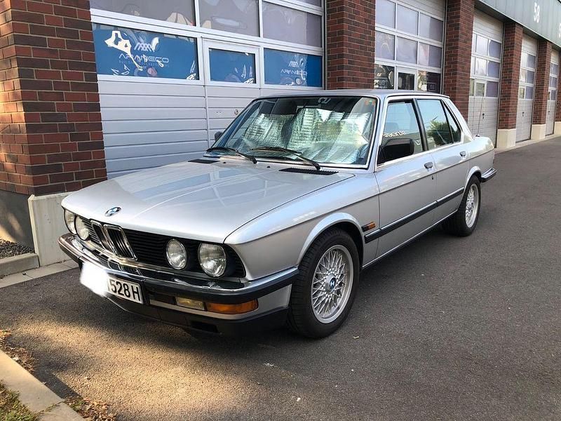 Silber Gebraucht 1982 BMW 528 Limousine | 15.800 € - Bild 1/4
