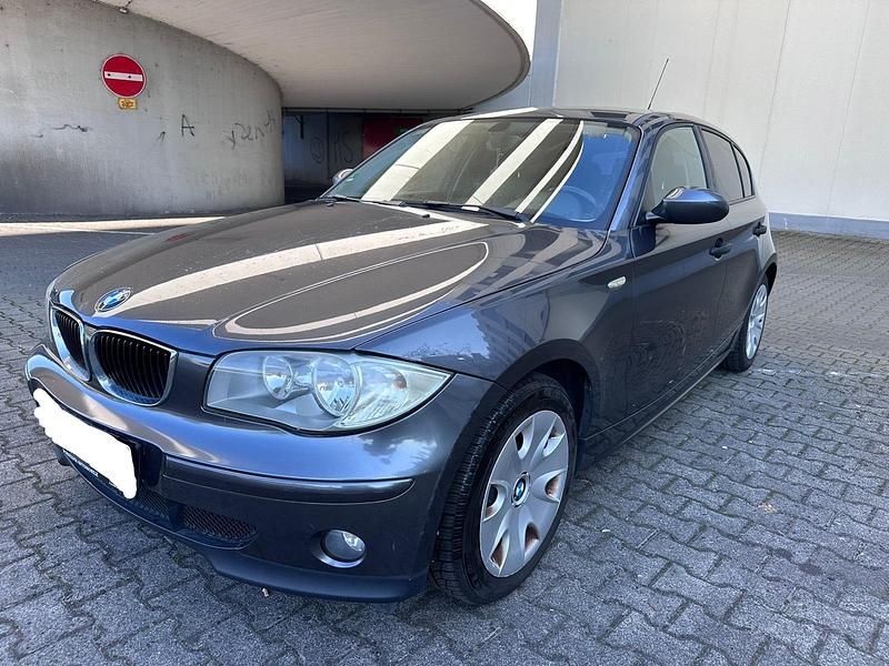 Grau Gebraucht 2007 BMW 118 Kleinwagen | 3.600 € (Fairer Preis) - Bild 1/4