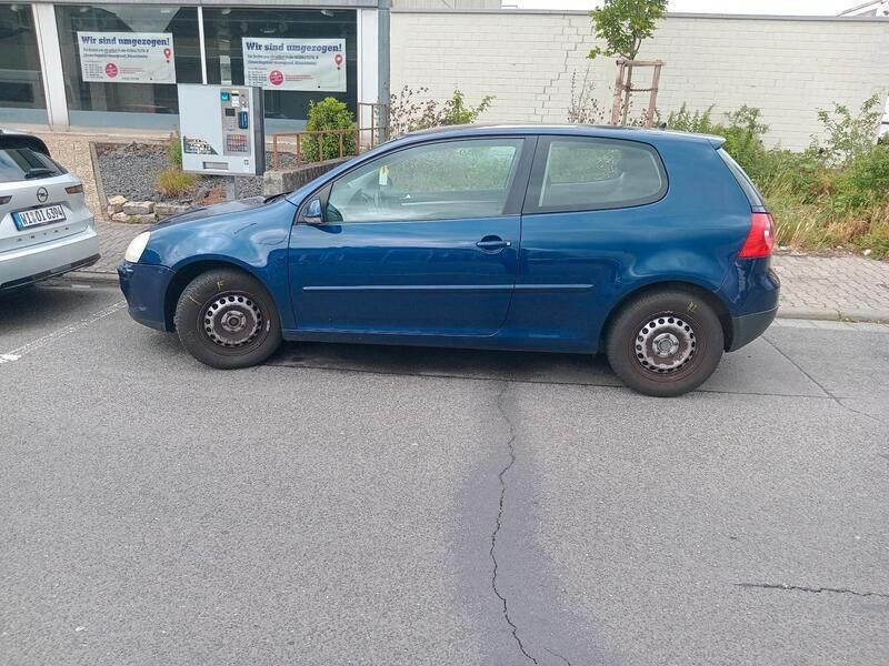 Blau Gebraucht 2006 VW Golf V Kleinwagen | 700 € (Superpreis) - Bild 1/4