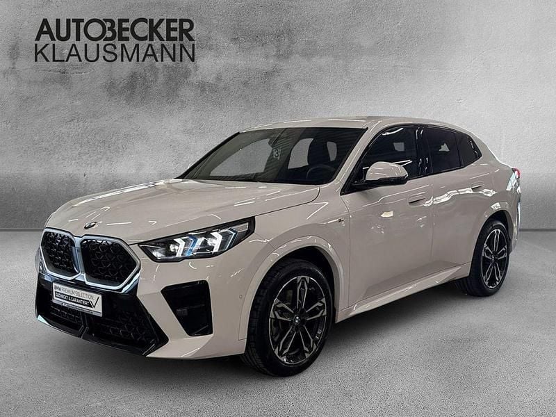 Weiss Gebraucht 2024 BMW X2 Luxury Line SUV | 40.760 € (Superpreis) - Bild 1/4