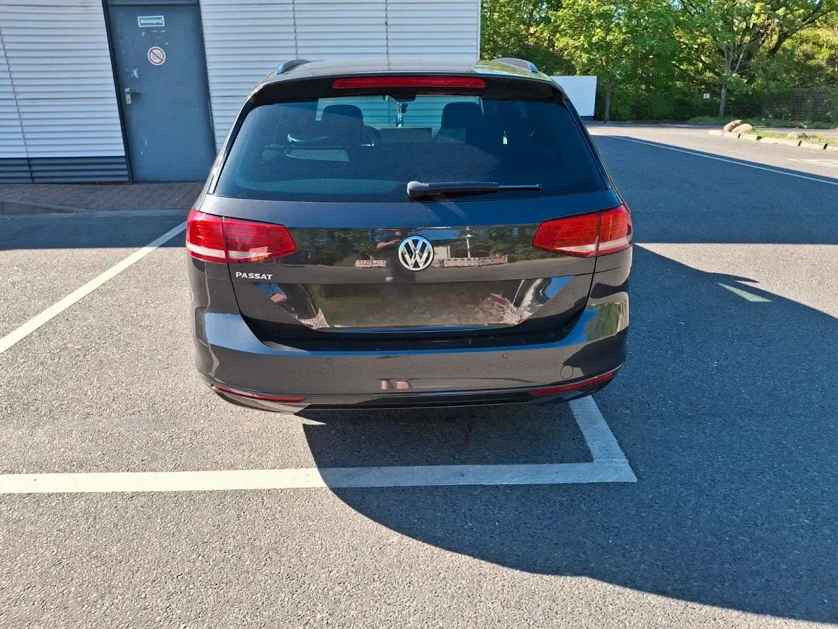 Gebraucht VW Passat Comfortline 150 PS (110 kW) 2019 Schwarz Kombi