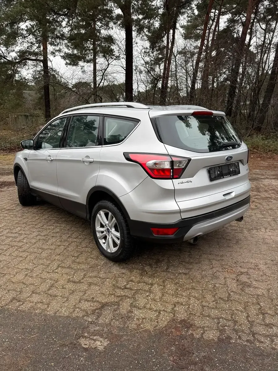 Używany Ford Kuga 120 KM (88 kW) 2017 Srebrny SUV