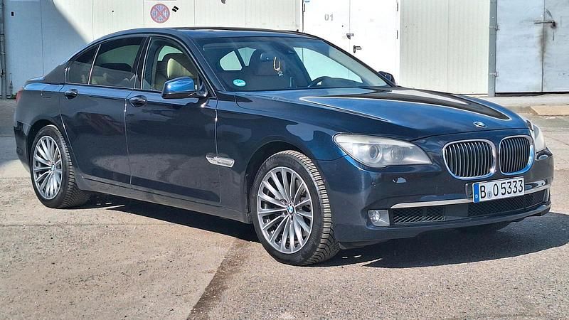 Gebraucht BMW 740 306 PS (225 kW) 2010 Blau Limousine