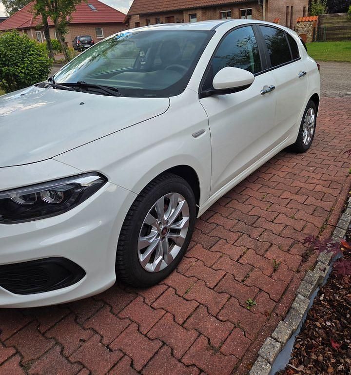 Gebraucht Fiat Tipo Easy 95 PS (69 kW) 2017 Weiß Limousine