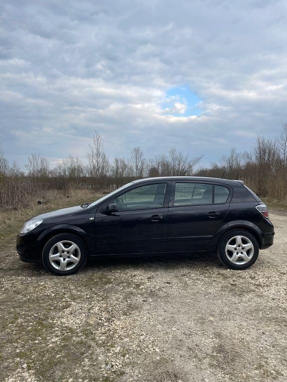 Gebraucht Opel Astra Edition 90 PS (66 kW) 2008 Schwarz Kleinwagen