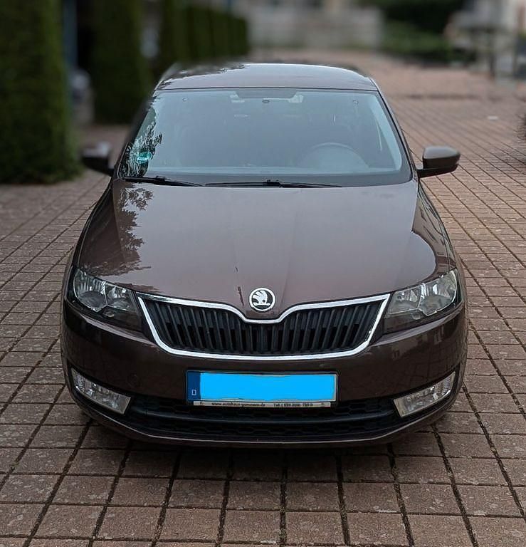 Braun Gebraucht 2016 Skoda Rapid Ambition Limousine | 8.900 € (Fairer Preis) - Bild 1/4