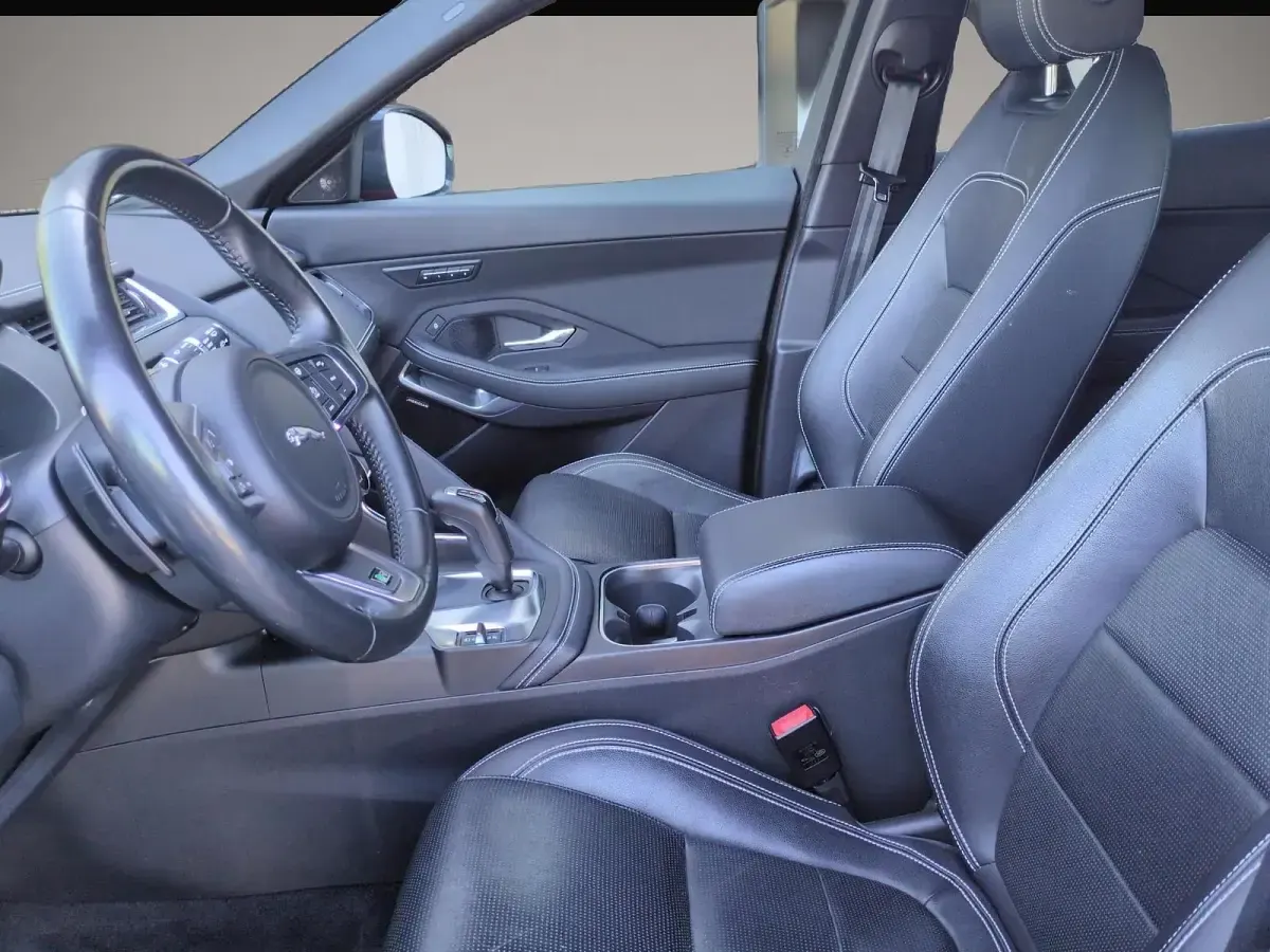 Gebraucht Jaguar E-Pace R-Dynamic 250 PS (183 kW) 2019 Manufacturer SUV