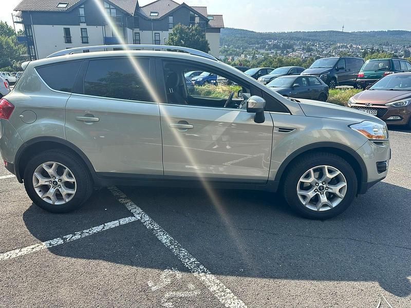 Grün Gebraucht 2009 Ford Kuga SUV | 5.100 € (Superpreis) - Bild 1/4