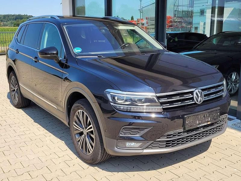Deep black perleffekt Gebraucht 2020 VW Tiguan Allspace IQ Drive SUV | 22.849 € (Guter Preis) - Bild 1/4