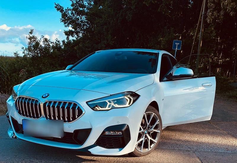 Weiß Gebraucht 2022 BMW 218 M Sport Coupé | 24.500 € (Guter Preis) - Bild 1/4