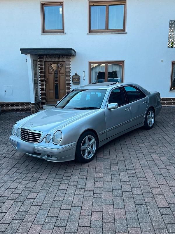 Gebraucht Mercedes E320 Avantgarde 224 PS (164 kW) 2001 Silber Limousine