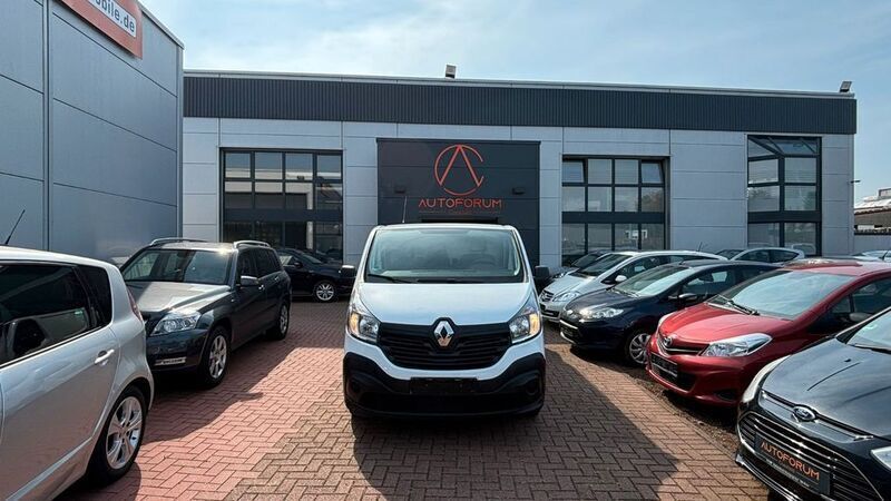 Weiß Gebraucht 2016 Renault Trafic Komfort Van / Kleinbus | 10.999 € (Fairer Preis) - Bild 1/4
