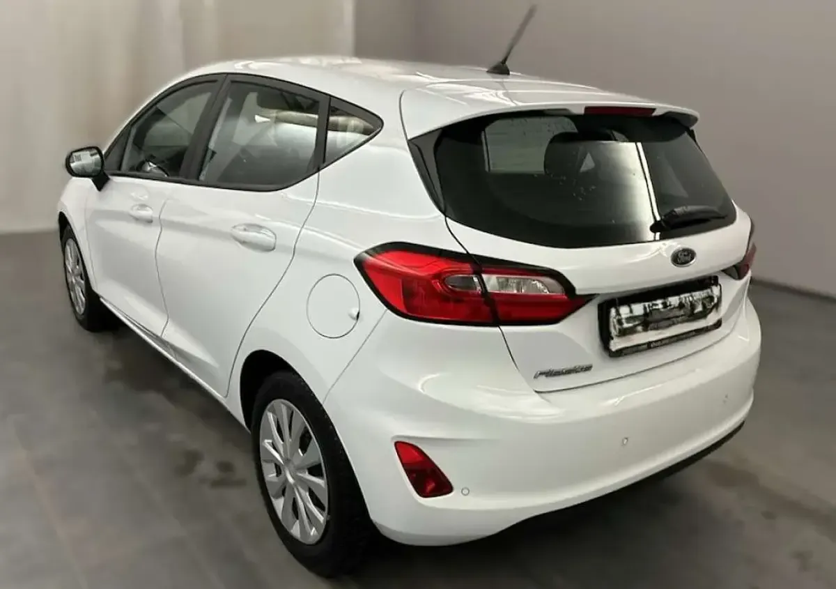 Gebraucht Ford Fiesta Cool & Connect 75 PS (55 kW) 2022 Frozen white Kleinwagen
