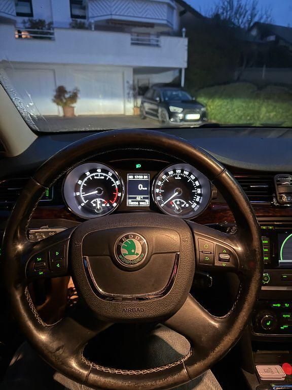 Gebraucht Skoda Superb Active 200 PS (147 kW) 2011 Schwarz Kombi