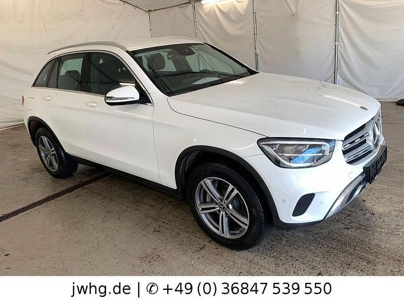 Gebraucht Mercedes GLC300e 320 PS (235 kW) 2022 Weiß SUV