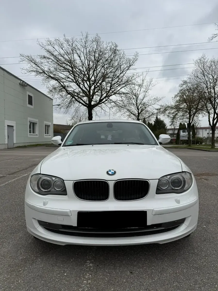 Gebraucht BMW 116 122 PS (89 kW) 2011 Weiß Kleinwagen