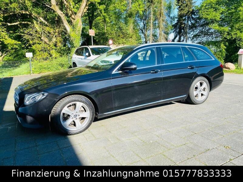 Schwarz Gebraucht 2017 Mercedes E200 AMG Kombi | 19.500 € (Guter Preis) - Bild 1/4