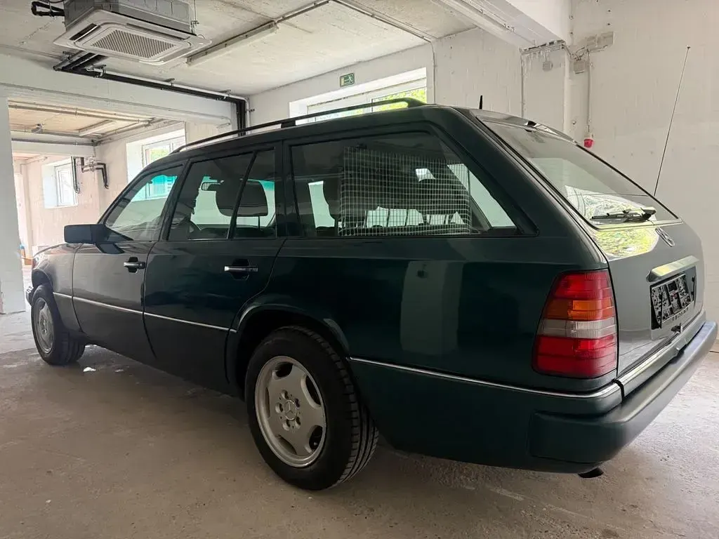 Second-hand Mercedes E250 113 CP (83 kW) 1995 Verde Berlinǎ