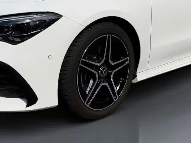 Gebraucht Mercedes CLA220 AMG 190 PS (139 kW) 2024 Unilack polarweiß Coupé
