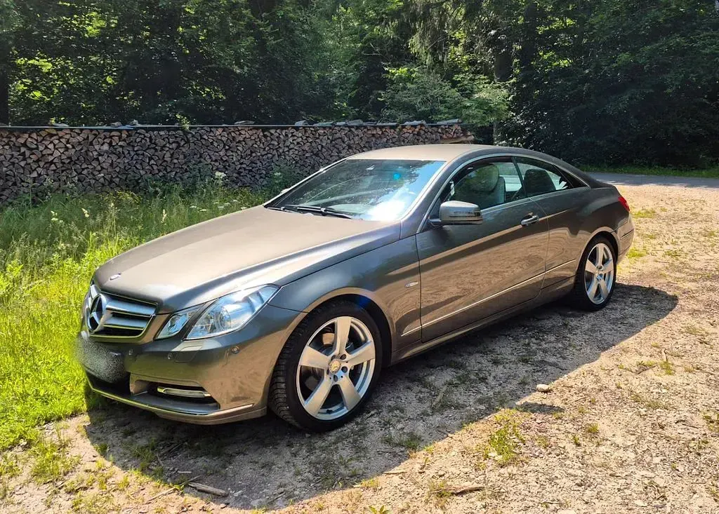 Gebraucht Mercedes E250 204 PS (150 kW) 2011 Grau Coupé