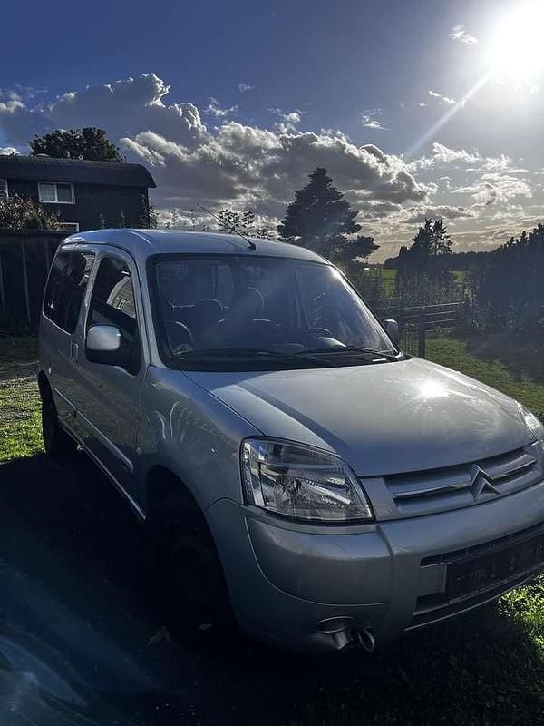 Grau Gebraucht 2005 Citroën Berlingo Van / Kleinbus | 999 € (Superpreis) - Bild 1/4
