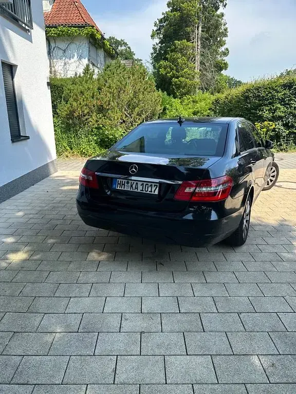 Gebraucht Mercedes E220 Elegance 170 PS (125 kW) 2013 Schwarz Limousine