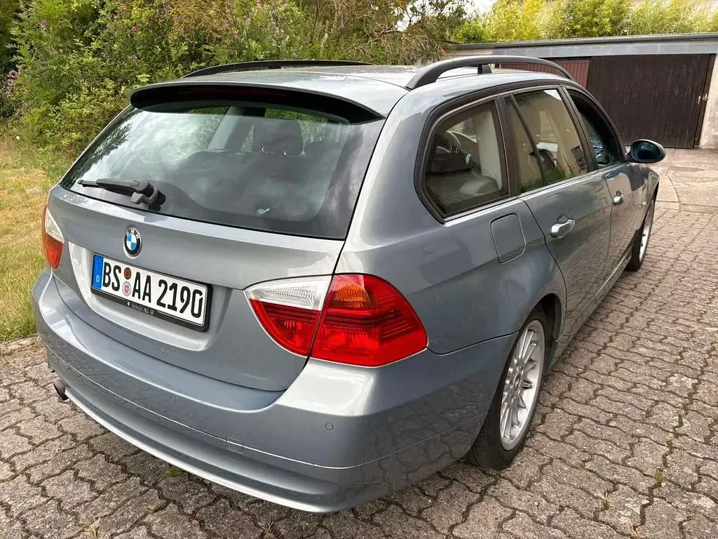 Gebraucht BMW 320 150 PS (110 kW) 2007 Grau Kombi