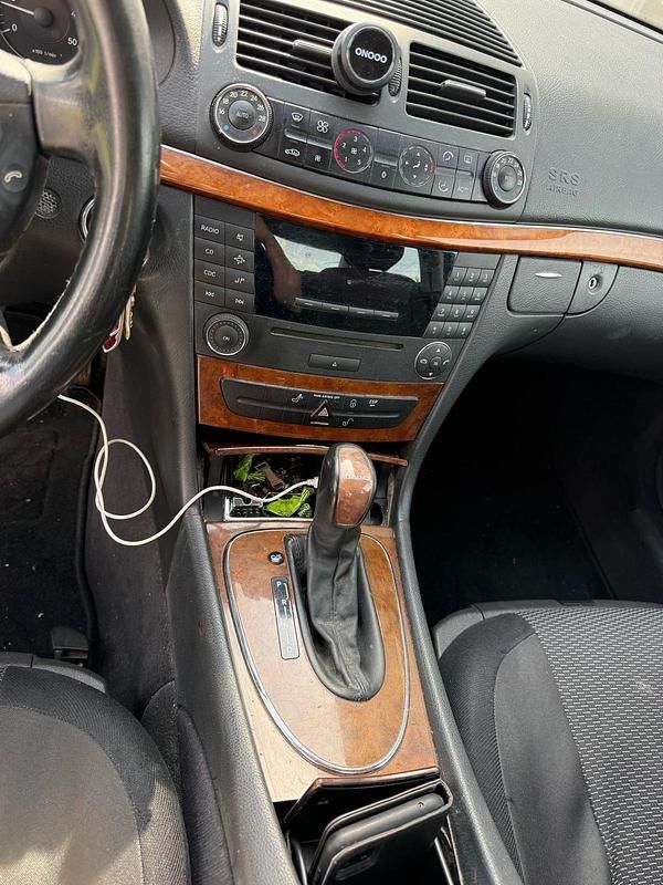 Gebraucht Mercedes E220 150 PS (110 kW) 2004 Silber Limousine