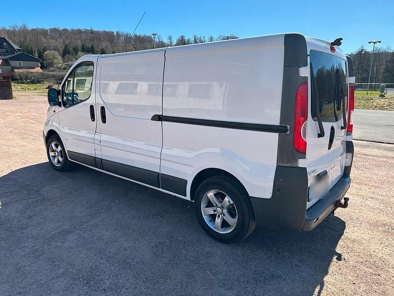 Gebraucht Opel Vivaro 115 PS (84 kW) 2011 Weiß Van / Kleinbus