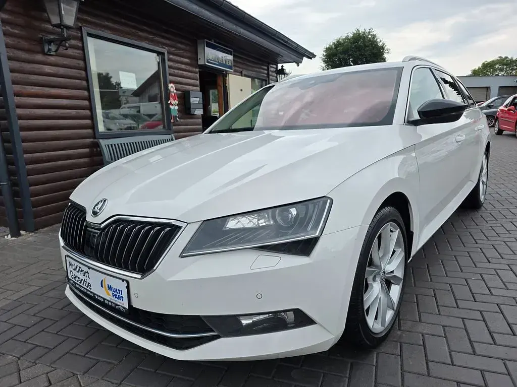 Gebraucht Skoda Superb Style 150 PS (110 kW) 2018 Weiß Kombi
