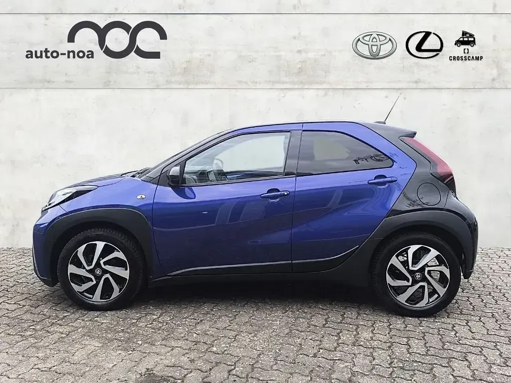 Gebraucht Toyota Aygo X Pulse 72 PS (52 kW) 2024 Juniper blue (8y8)/ black mica SUV