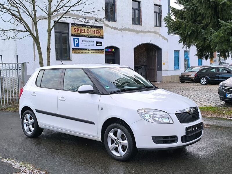 Gebraucht Skoda Fabia Style 60 PS (44 kW) 2009 Weiß Kleinwagen